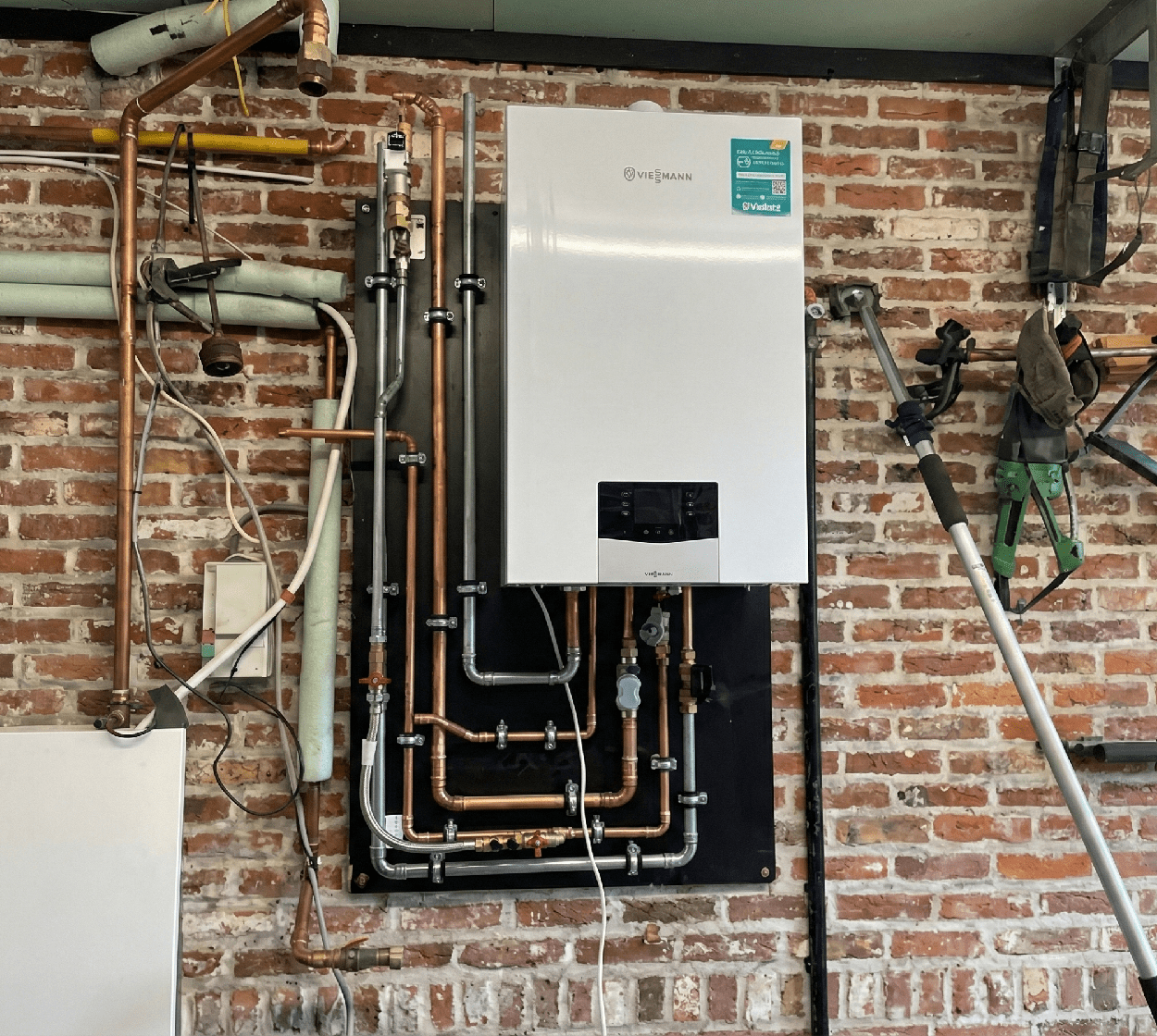 Renovatie opstelling tegen een bakstenen muur